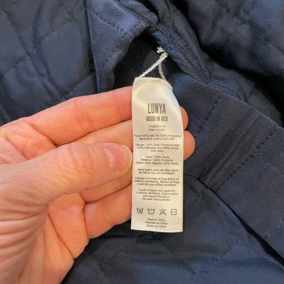 NWT Lunya Washable Silk Quilted Side Tie Jacket in Navy Size Medium - Picture 6 of 13